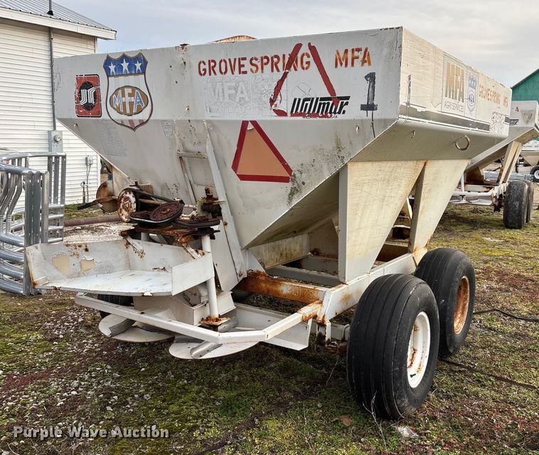 image for item FG0074 Willmar 500 spreader