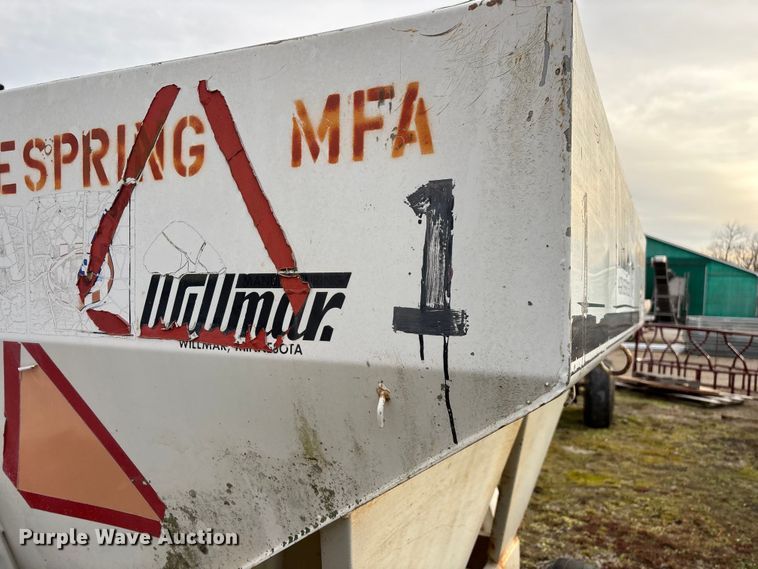 image for item FG0074 Willmar 500 spreader