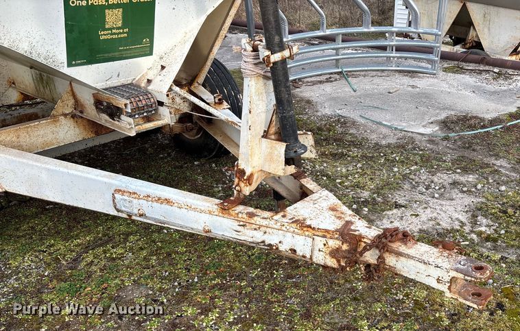 image for item FG0074 Willmar 500 spreader