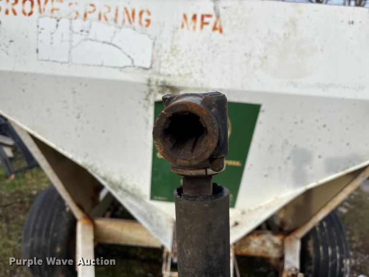 image for item FG0074 Willmar 500 spreader