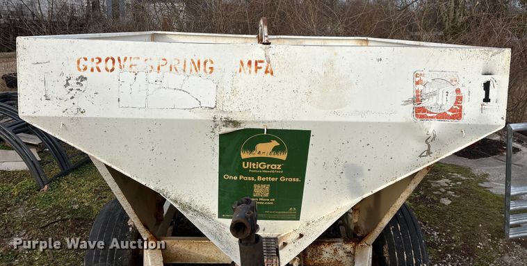 image for item FG0074 Willmar 500 spreader