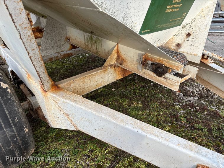 image for item FG0074 Willmar 500 spreader