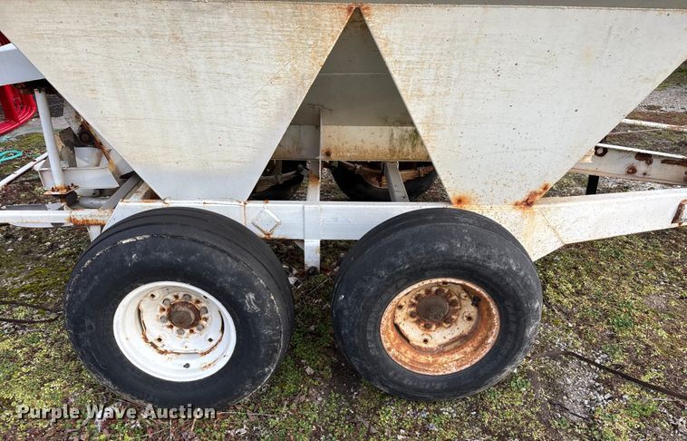 image for item FG0074 Willmar 500 spreader