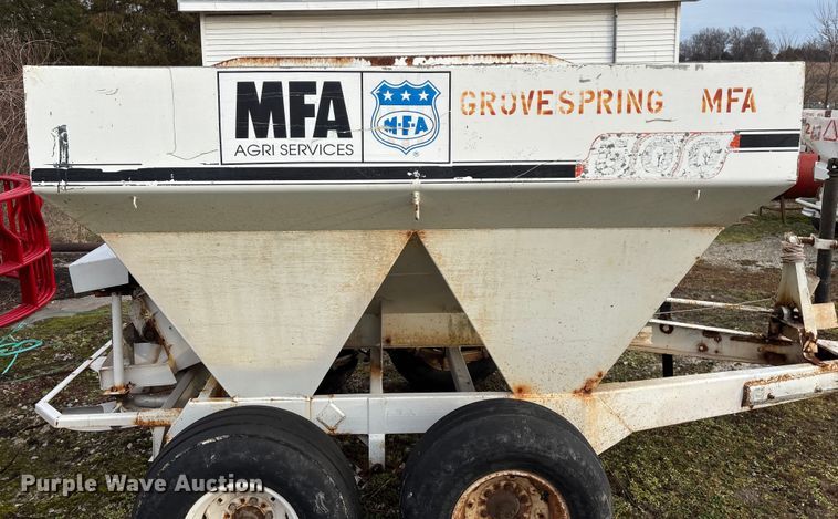 image for item FG0074 Willmar 500 spreader