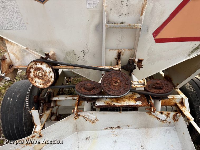 image for item FG0074 Willmar 500 spreader