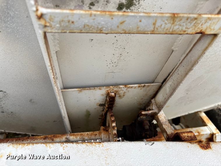 image for item FG0074 Willmar 500 spreader