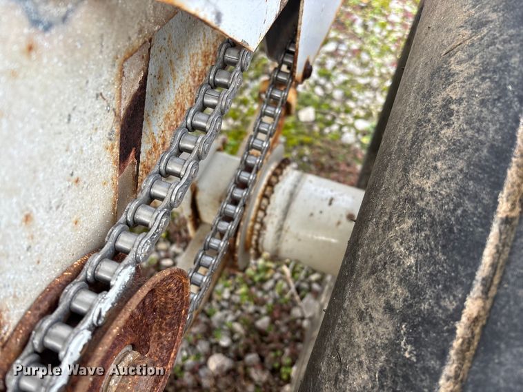 image for item FG0074 Willmar 500 spreader