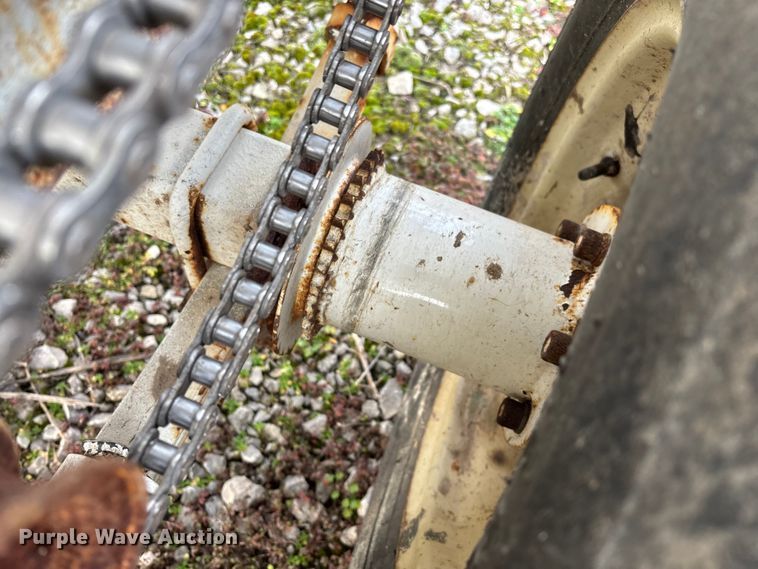 image for item FG0074 Willmar 500 spreader