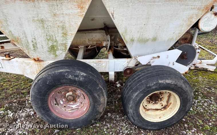 image for item FG0074 Willmar 500 spreader