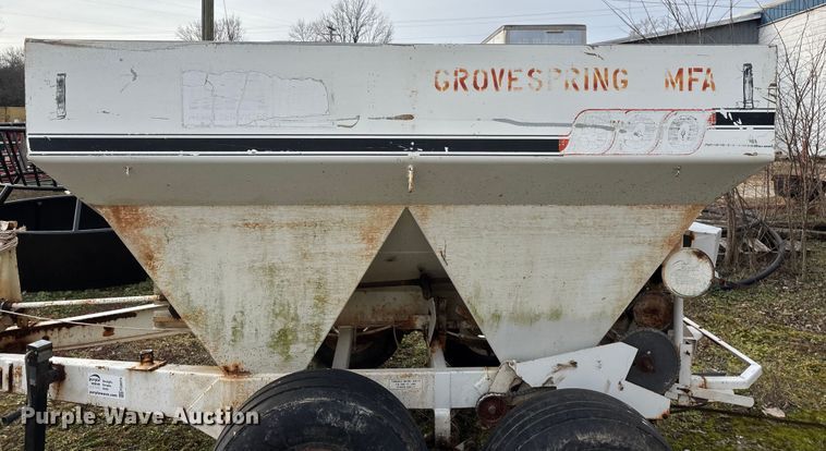 image for item FG0074 Willmar 500 spreader