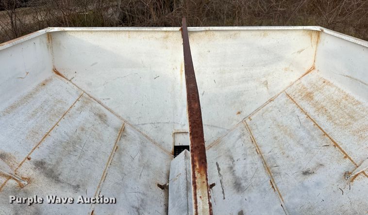 image for item FG0074 Willmar 500 spreader