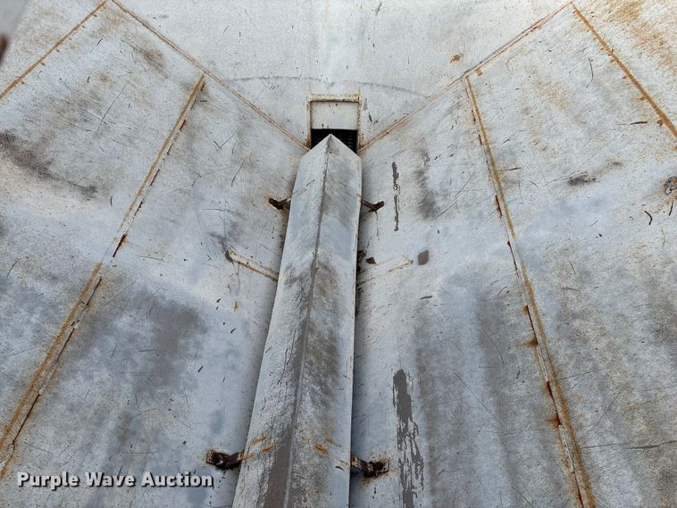 image for item FG0074 Willmar 500 spreader