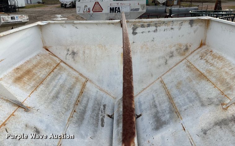 image for item FG0074 Willmar 500 spreader