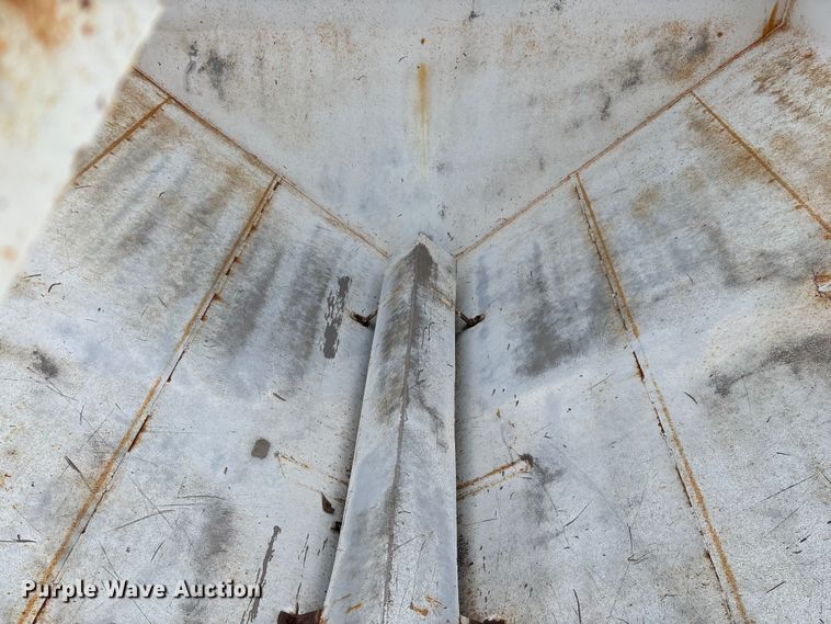 image for item FG0074 Willmar 500 spreader