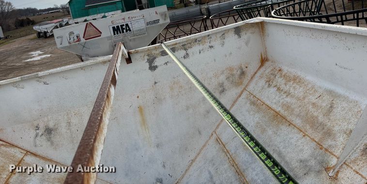 image for item FG0074 Willmar 500 spreader