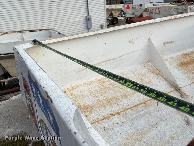 image for item FG0074 Willmar 500 spreader