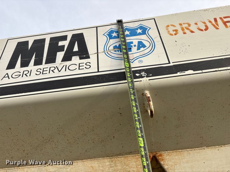 image for item FG0074 Willmar 500 spreader