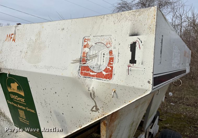 image for item FG0074 Willmar 500 spreader