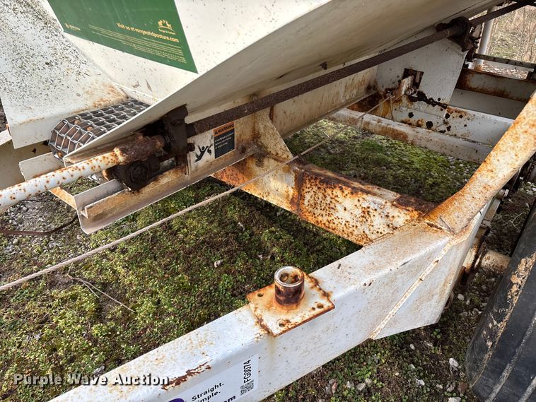 image for item FG0074 Willmar 500 spreader