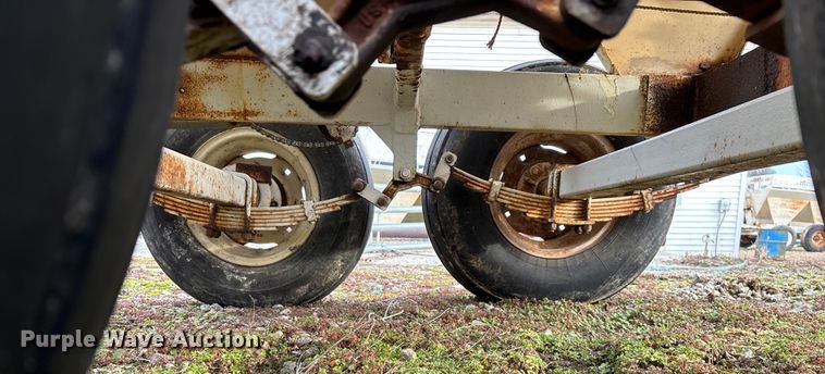 image for item FG0074 Willmar 500 spreader