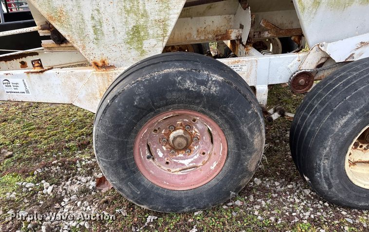 image for item FG0074 Willmar 500 spreader