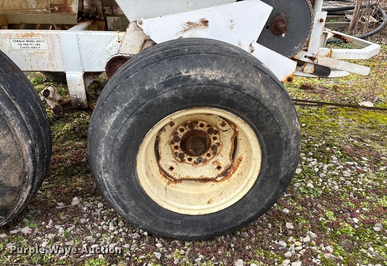 image for item FG0074 Willmar 500 spreader