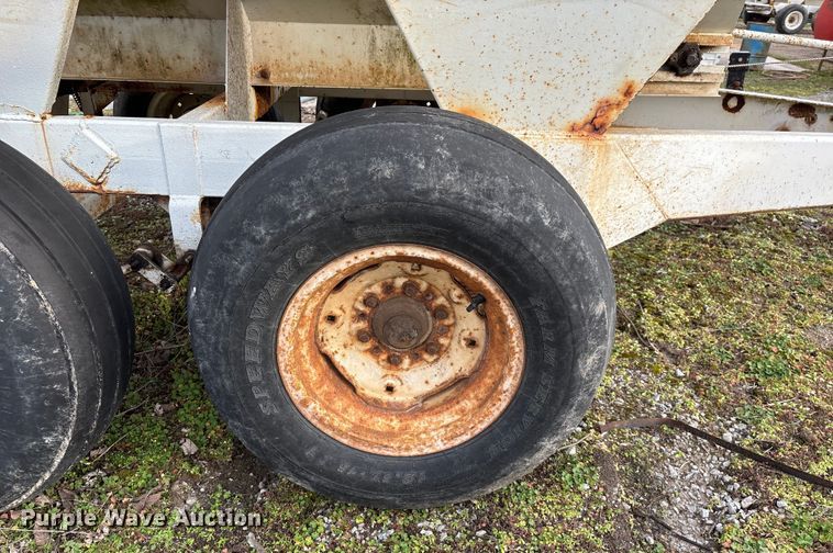 image for item FG0074 Willmar 500 spreader