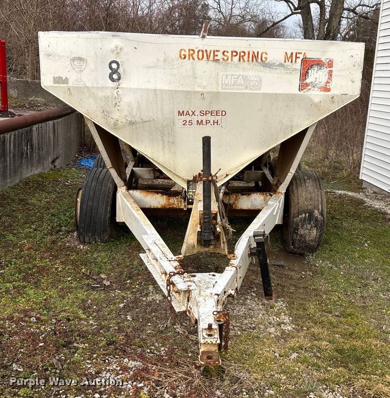 image for item FG0075 Willmar 500 spreader