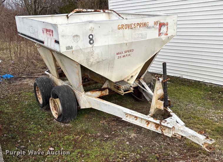 image for item FG0075 Willmar 500 spreader