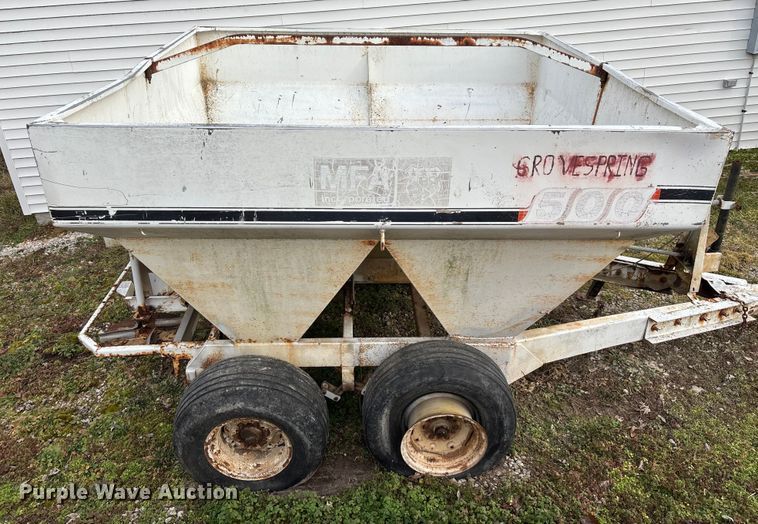 image for item FG0075 Willmar 500 spreader