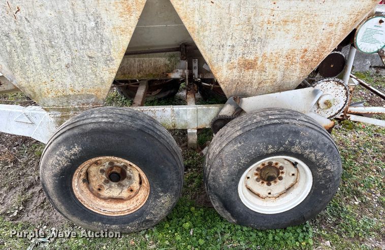 image for item FG0075 Willmar 500 spreader