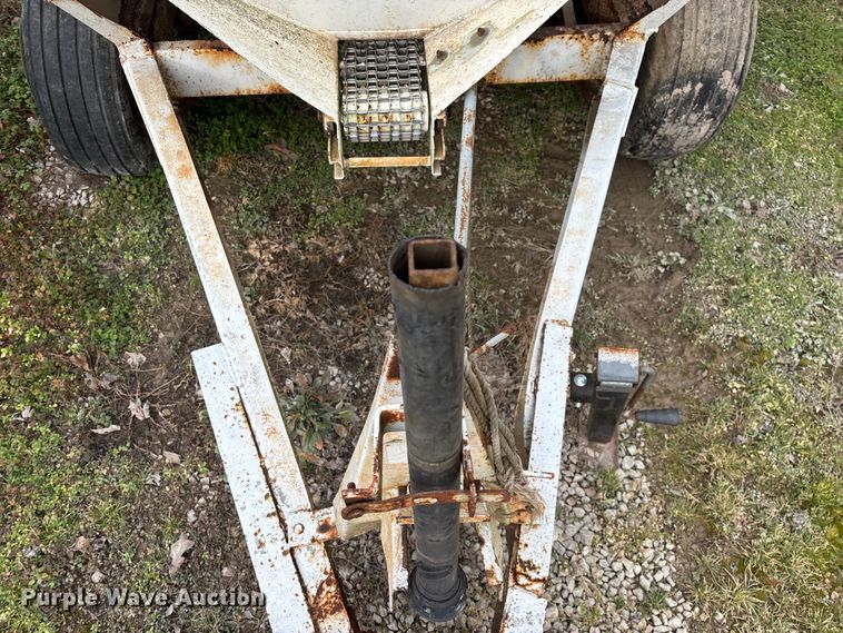 image for item FG0075 Willmar 500 spreader