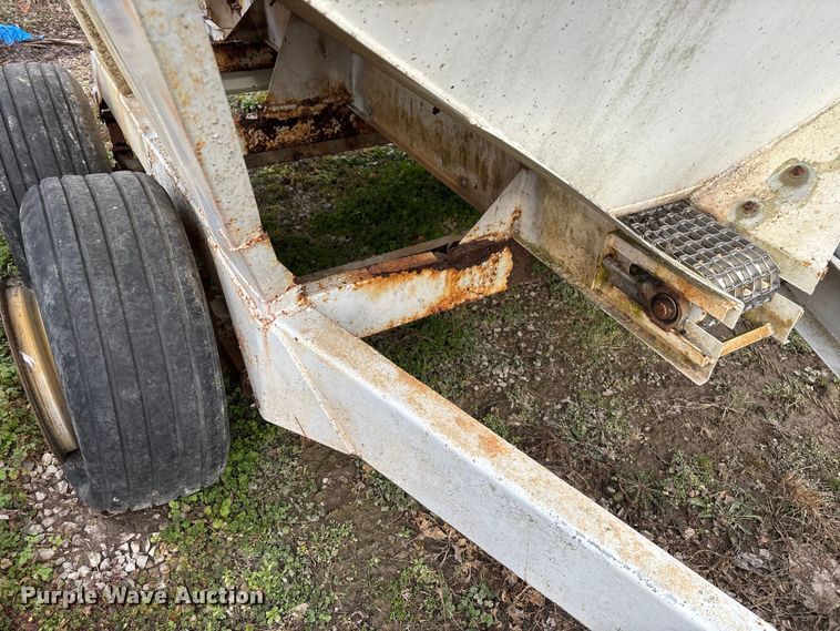 image for item FG0075 Willmar 500 spreader