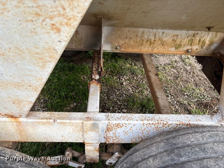 image for item FG0075 Willmar 500 spreader