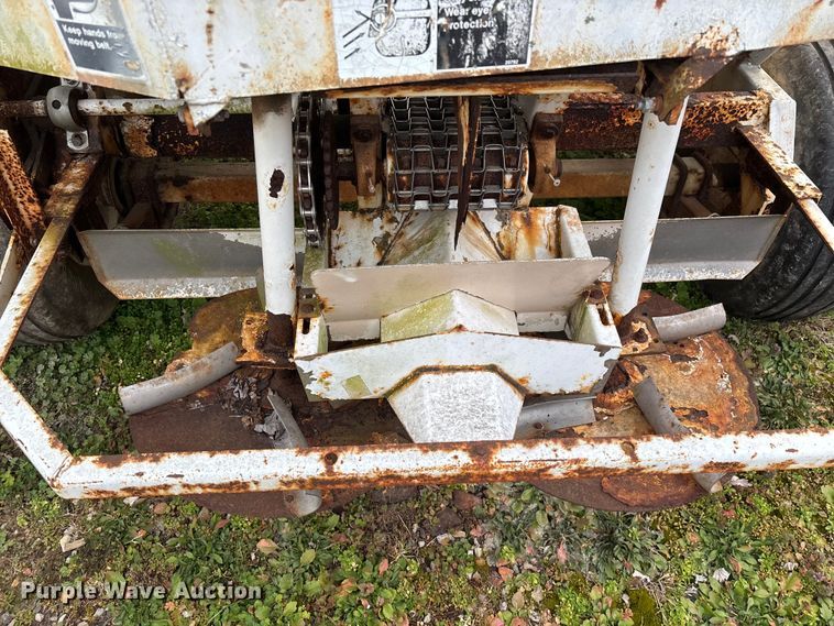 image for item FG0075 Willmar 500 spreader