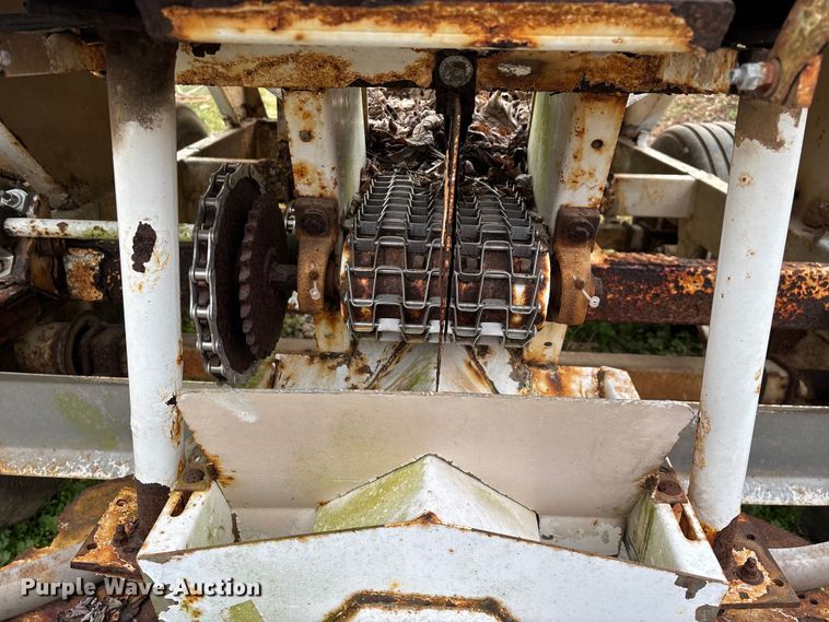 image for item FG0075 Willmar 500 spreader