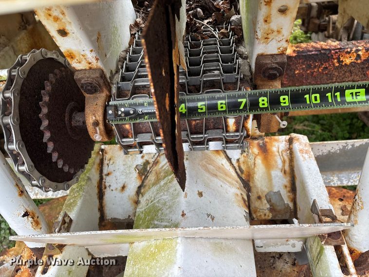 image for item FG0075 Willmar 500 spreader