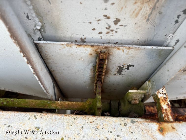 image for item FG0075 Willmar 500 spreader