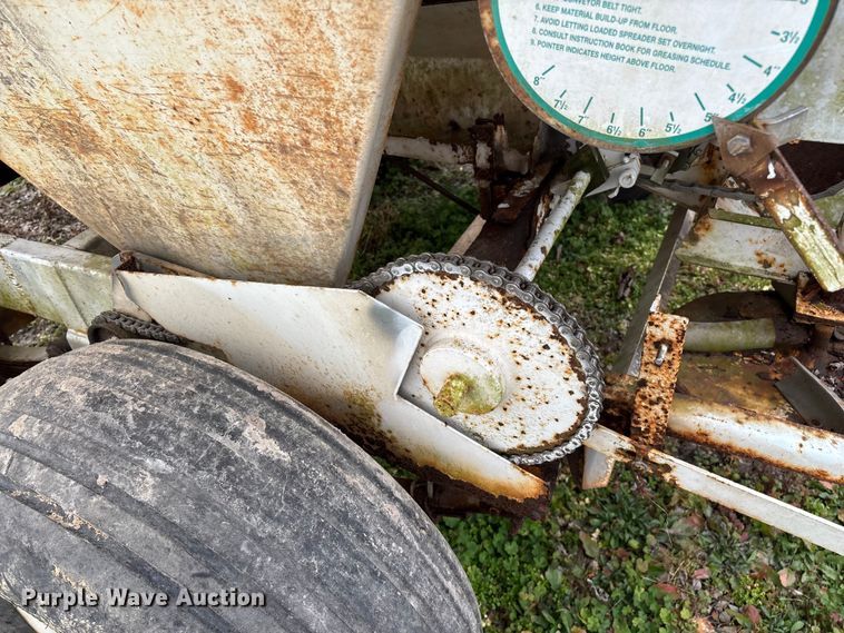 image for item FG0075 Willmar 500 spreader