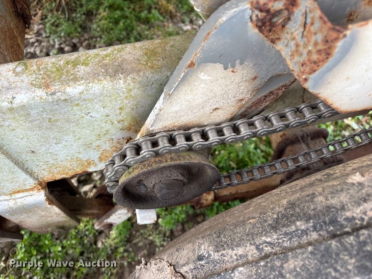 image for item FG0075 Willmar 500 spreader