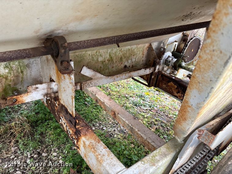 image for item FG0075 Willmar 500 spreader