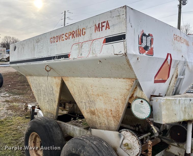 image for item FG0075 Willmar 500 spreader