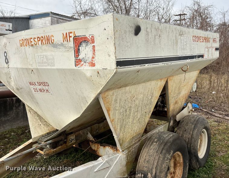 image for item FG0075 Willmar 500 spreader