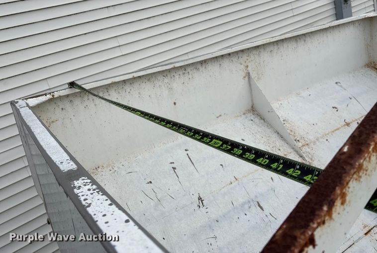 image for item FG0075 Willmar 500 spreader