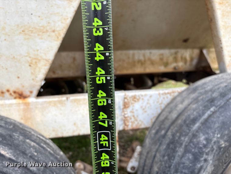 image for item FG0075 Willmar 500 spreader