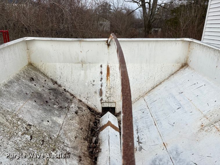 image for item FG0075 Willmar 500 spreader