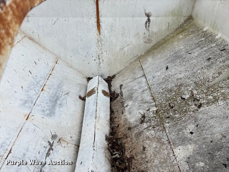 image for item FG0075 Willmar 500 spreader