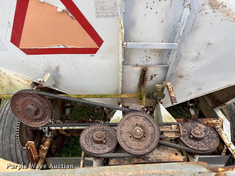 image for item FG0075 Willmar 500 spreader