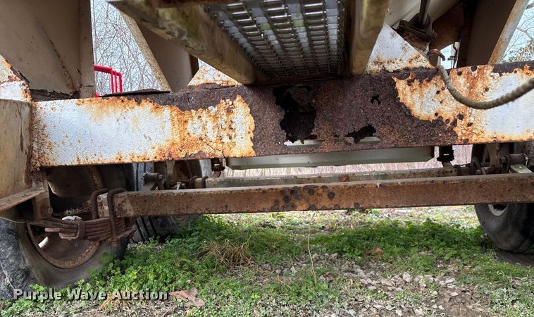 image for item FG0075 Willmar 500 spreader