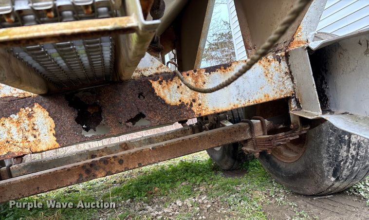 image for item FG0075 Willmar 500 spreader